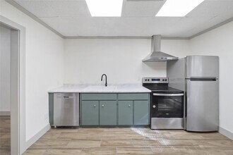 3010 Winding Way in Huntsville, TX - Foto de edificio - Building Photo