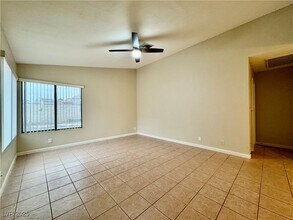 7289 Topeka Dr in Las Vegas, NV - Building Photo - Building Photo
