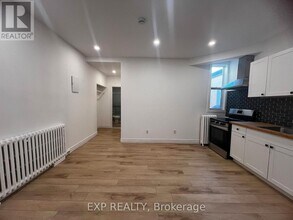 804A St Clair Ave W in Toronto, ON - Building Photo - Building Photo