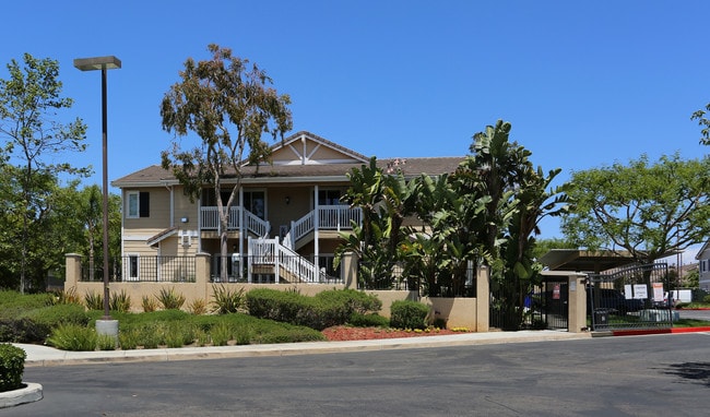 Vintage Pointe Apartments in Oceanside, CA - Foto de edificio - Building Photo