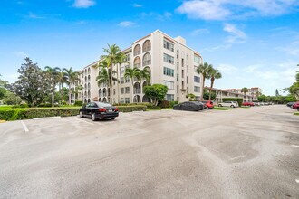 250 NE 20th St in Boca Raton, FL - Foto de edificio - Building Photo