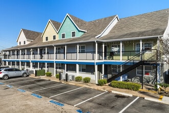 Stonehaven at the Galleria in Houston, TX - Building Photo - Building Photo