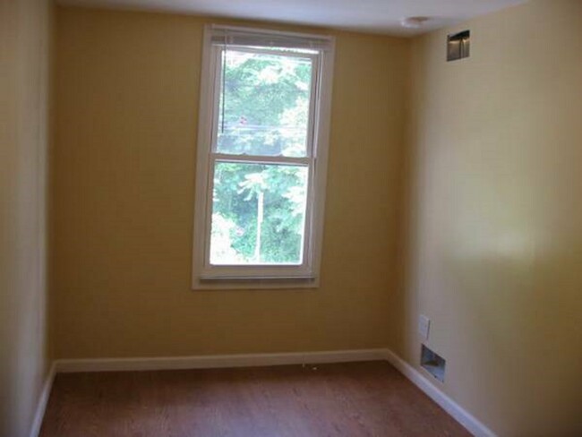 51 Bates St, Unit 1 in Pittsburgh, PA - Foto de edificio - Building Photo