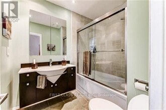 11 Ellington Dr in Toronto, ON - Building Photo - Building Photo