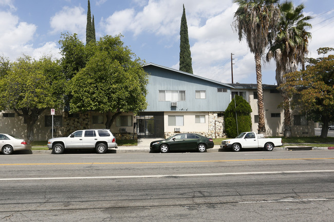 Van Hart Villas in Canoga Park, CA - Foto de edificio - Building Photo