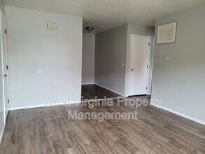 130 Elm St in East Bank, WV - Building Photo - Building Photo