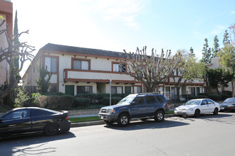 Churchill Court Apartments in Chatsworth, CA - Building Photo - Building Photo