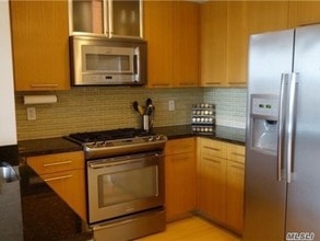 25-19 35th St-Unit -4B in Queens, NY - Foto de edificio - Building Photo