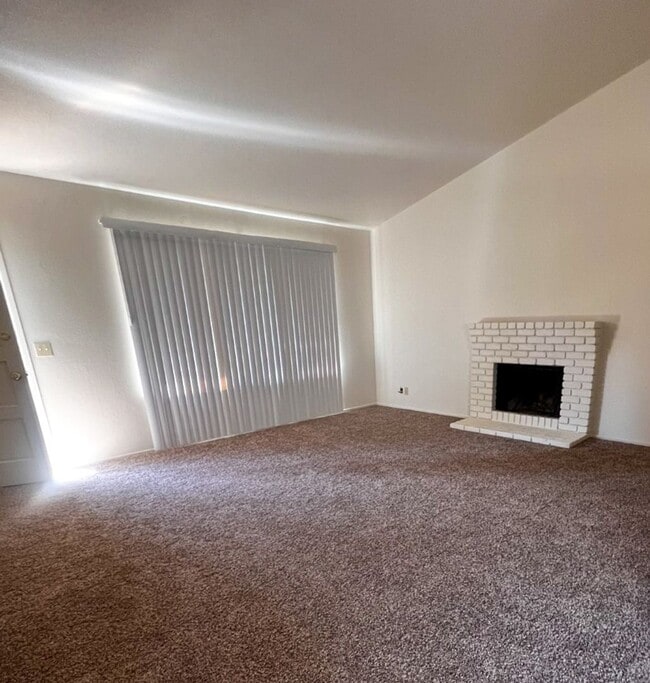 1475 Manzanita Ave in Chico, CA - Building Photo - Building Photo