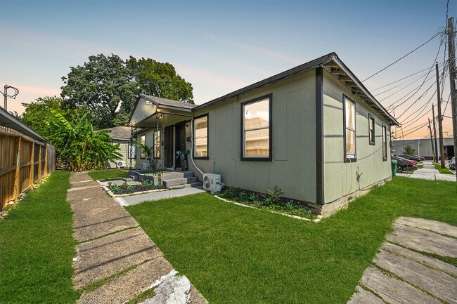 3705 Bremond St in Houston, TX - Foto de edificio - Building Photo