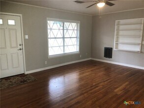 1175 Canyon Dr in New Braunfels, TX - Foto de edificio - Building Photo
