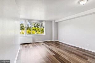 1900 Lyttonsville Rd in Silver Spring, MD - Building Photo
