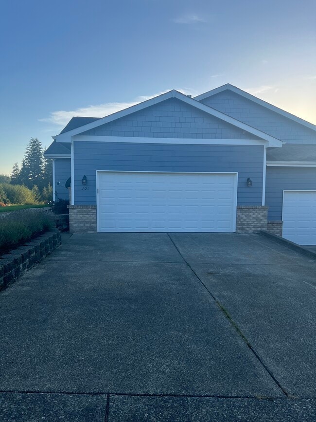 301 Brant Ln in Hoquiam, WA - Building Photo - Building Photo