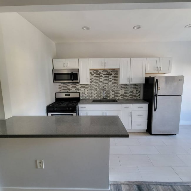 837 Normandie Ave in Los Angeles, CA - Building Photo - Building Photo