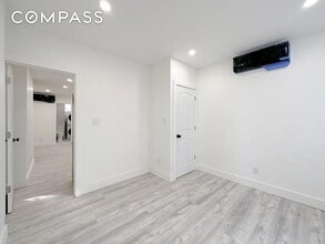 55 Spring St in New York, NY - Building Photo - Building Photo