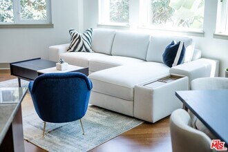 10700 Wilshire Blvd in Los Angeles, CA - Foto de edificio - Building Photo