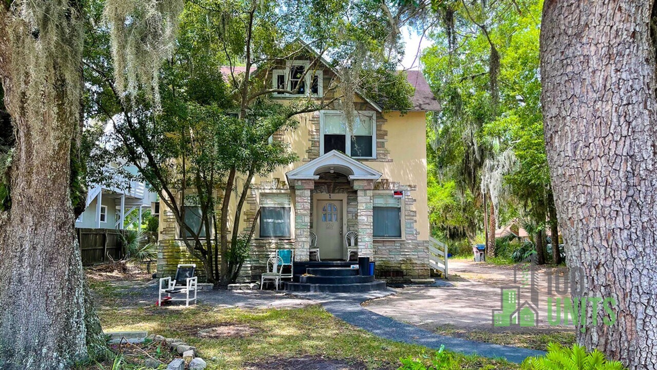 920 S Ridgewood Ave in Daytona Beach, FL - Building Photo