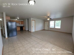 125 SE Rock Garden Ln in Blue Springs, MO - Building Photo - Building Photo