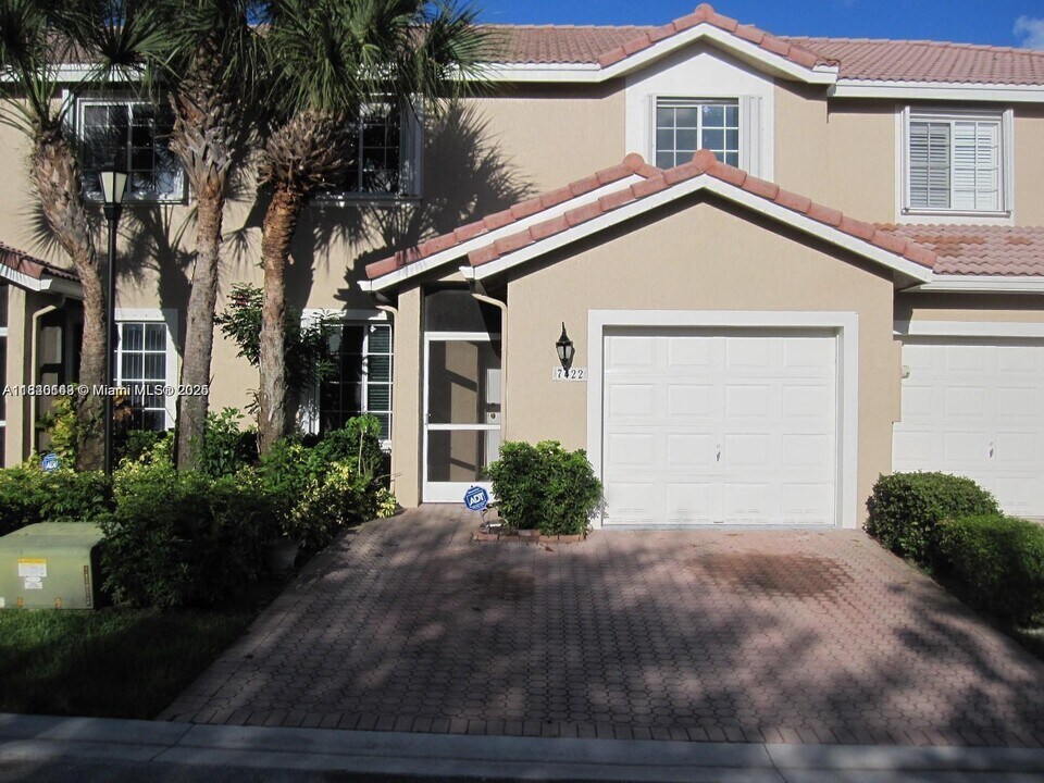 7422 NW 61st Terrace in Parkland, FL - Building Photo
