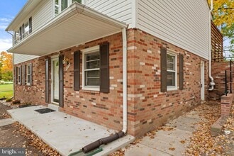 13719 McGill Dr in Chantilly, VA - Building Photo - Building Photo