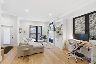 3219 N Seminary Ave, Unit 1S in Chicago, IL - Foto de edificio - Building Photo