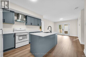 25 Devondale Ave in Toronto, ON - Building Photo - Building Photo