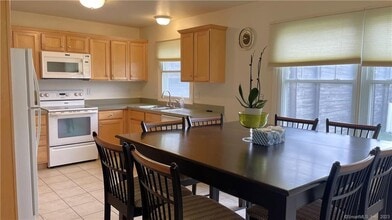 35 Maple Tree Ave in Stamford, CT - Building Photo - Building Photo