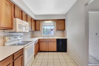 1472 SW 26th Ave in Boynton Beach, FL - Foto de edificio - Building Photo