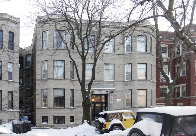 737-739 W Briar Pl in Chicago, IL - Building Photo - Building Photo