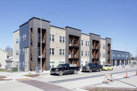 Broadmoor at River's Edge in Council Bluffs, IA - Foto de edificio - Building Photo