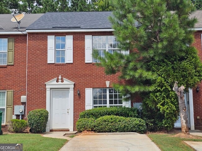 property at 5821 Strathmoor Manor Cir