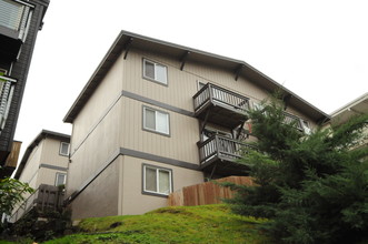 Etruria Apartments in Seattle, WA - Building Photo - Building Photo