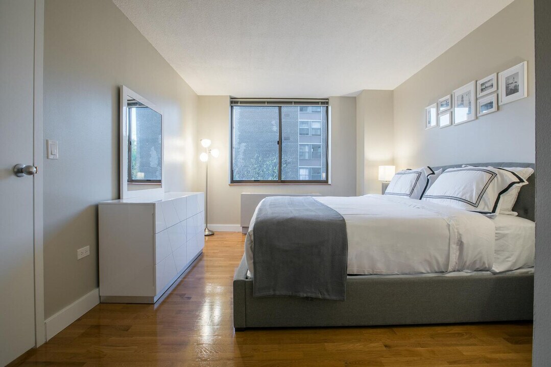 58 W 91st St in New York, NY - Building Photo