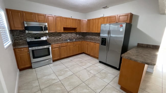 3819 Davis Rd in Lake Worth Beach, FL - Building Photo - Building Photo