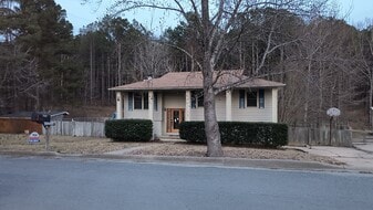 717 Cara Jane Dr in Redfield, AR - Building Photo