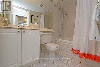 3880 Duke of York Blvd in Mississauga, ON - Building Photo - Building Photo