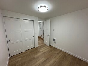 1747 NE 147th St, Unit A in Shoreline, WA - Building Photo - Building Photo