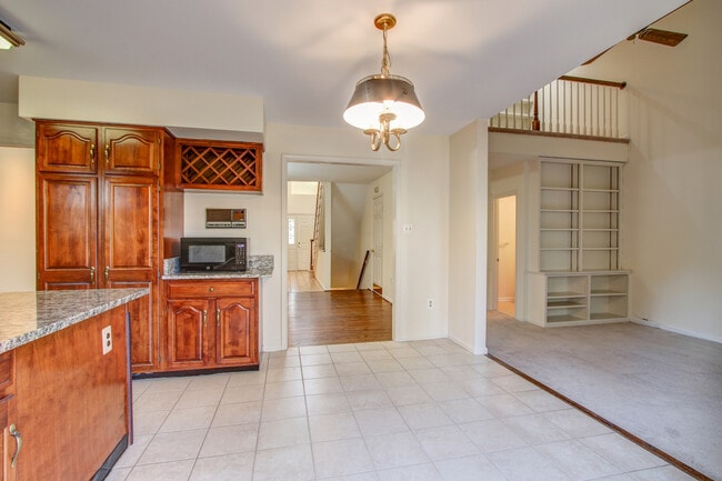 7403 Crestberry Ln in Bethesda, MD - Building Photo - Building Photo