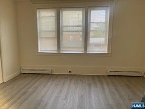 32-34-34 Halstead St in Kearny, NJ - Building Photo - Building Photo