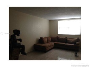 666 W 81st St-Unit -311 in Hialeah, FL - Building Photo - Building Photo
