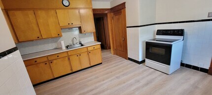 74 Melha Ave in Springfield, MA - Foto de edificio - Building Photo