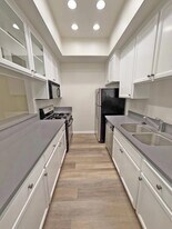 2969 Kelton Ave, Unit 301 in Los Angeles, CA - Building Photo