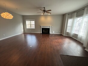 327 Silverberry Ct, Unit 327 in Cary, NC - Building Photo - Building Photo