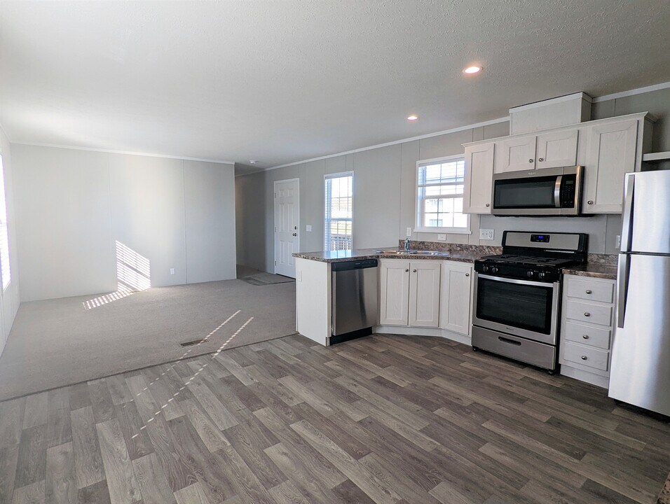 719 Virginia in Belleville, MI - Building Photo