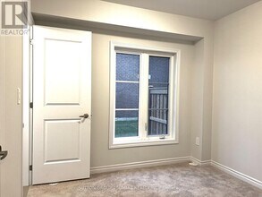 5930 Saigon St in Mississauga, ON - Building Photo - Building Photo