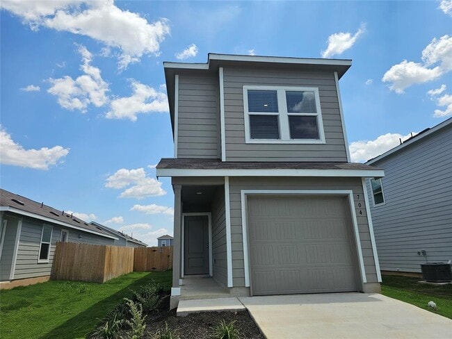 704 Commander Abbott Dr in Jarrell, TX - Building Photo - Building Photo