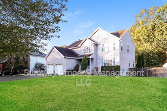29 Red Oak Ct in Monroe Township, NJ - Foto de edificio - Building Photo