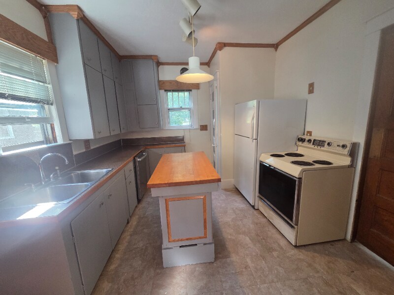 1907 N Oakley St in Saginaw, MI - Building Photo