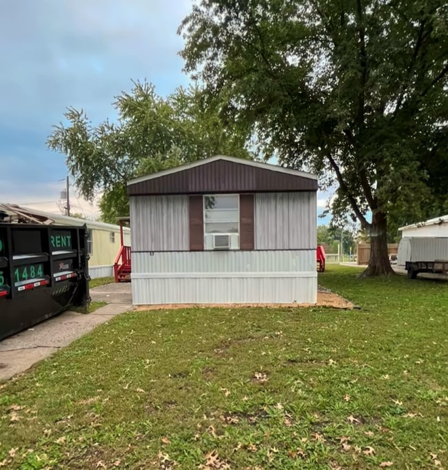 777 E Yerby St in Marshall, MO - Building Photo - Building Photo
