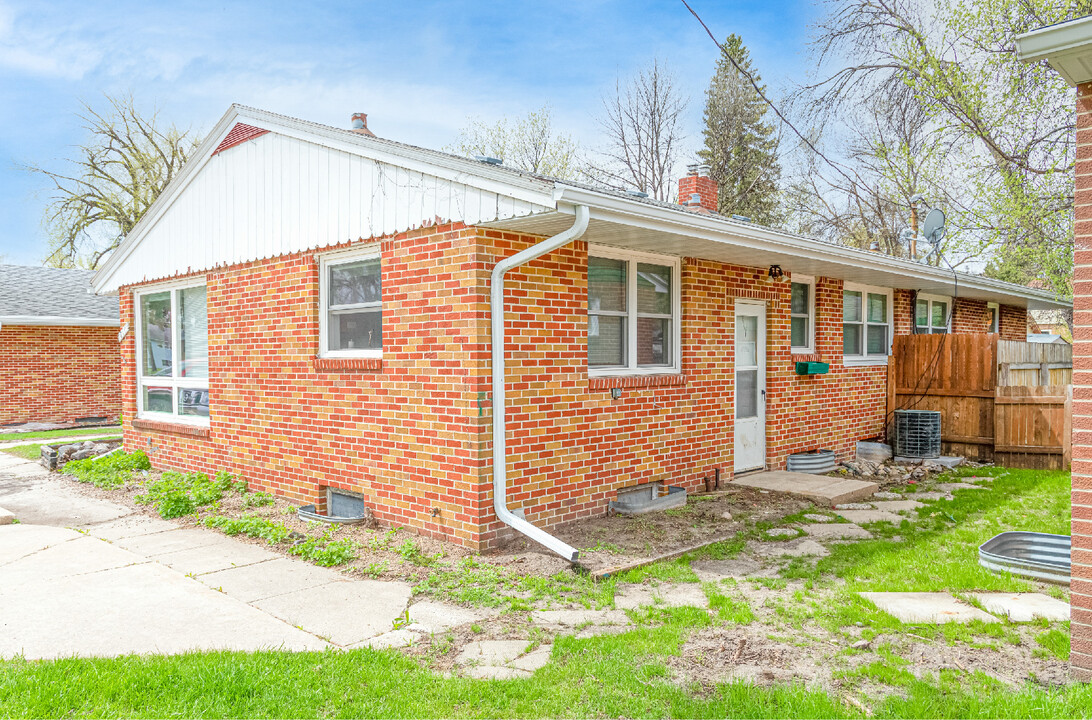 709 N 24th St in Grand Forks, ND - Building Photo